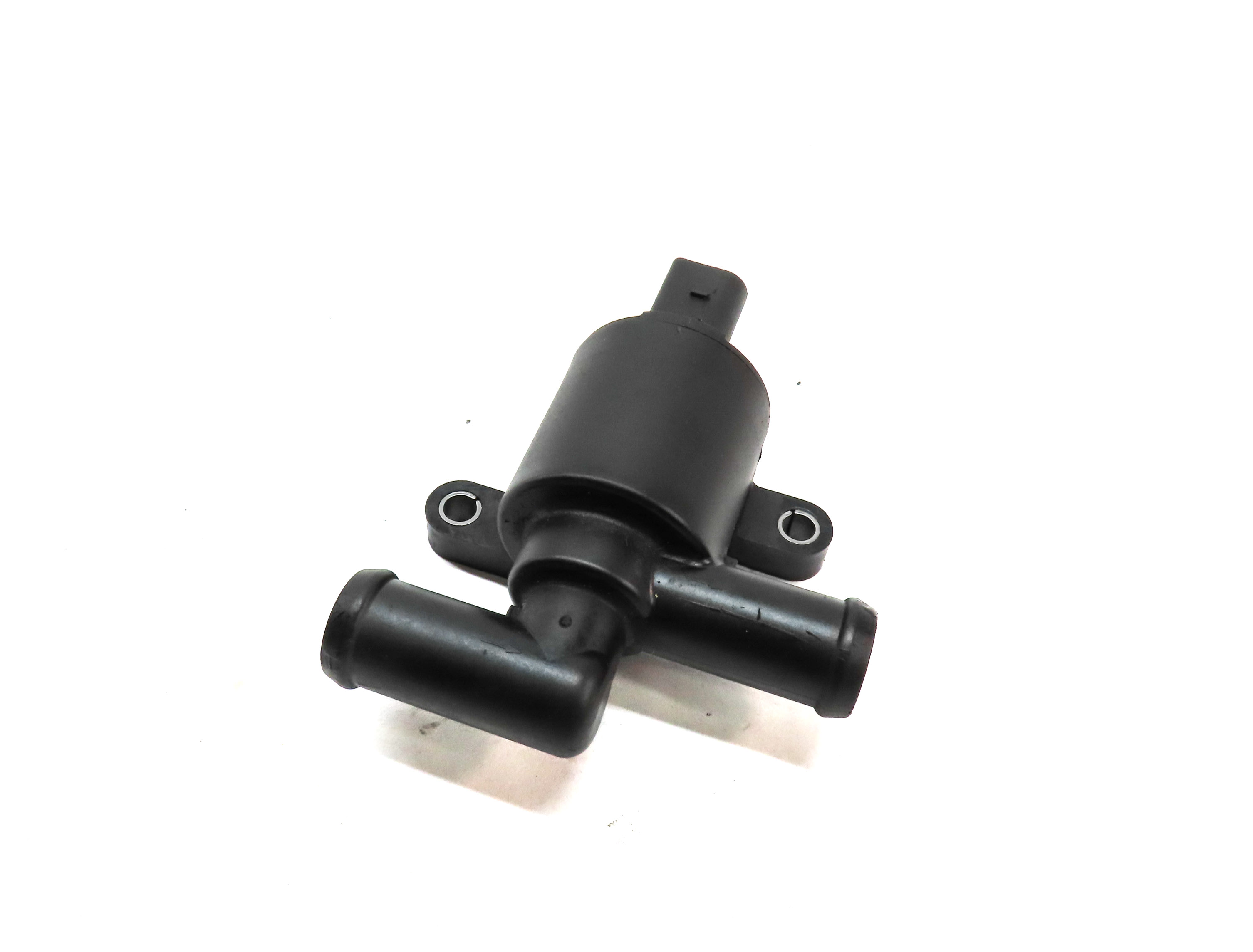 2018 AUDI Q3 (8U) 2.0L TURBO (CCTA) ENGINE WATER HEATER CONTROL VALVE — exact item pictured